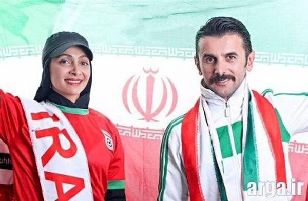 امین حیایی و همسرش با پرچم ایران