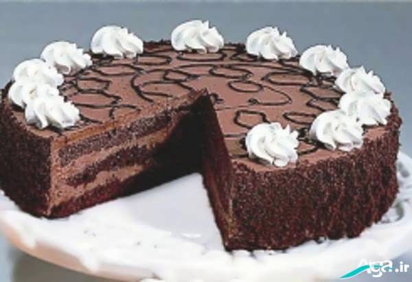 تزیین کیک با شکلات و خامه