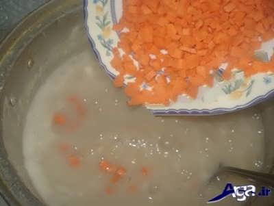 مخلوط هویج خرد شده و سوپ جو