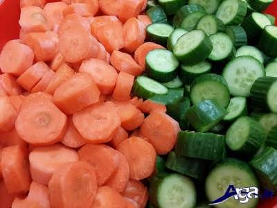 حرد کردن خیار و هویج به صورت حلقه ای