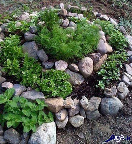 تزیین باغچه حیاط با سنگ و گل