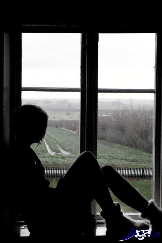 عکس های عاشقانه تنهایی دختر کنار پنجره