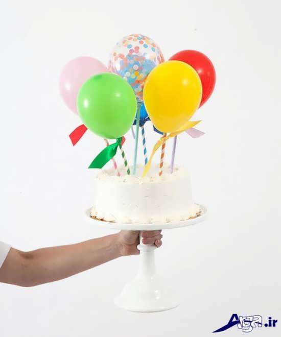 تزیین ساده کیک تولد با بادکنک 