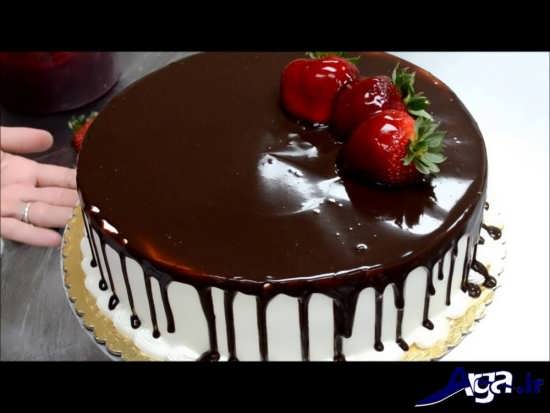 تزیین کیک تولد با شکلات و میوه 