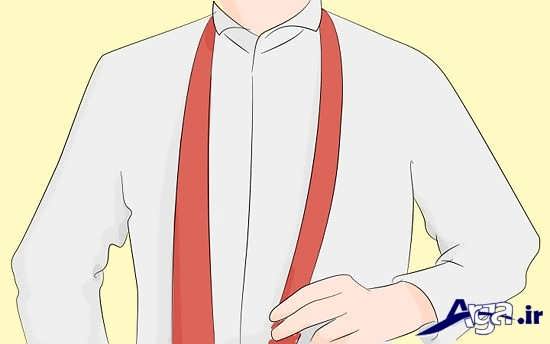 انداختن صحیح کراوات بر روی گردن برای بستن گره پرت 
