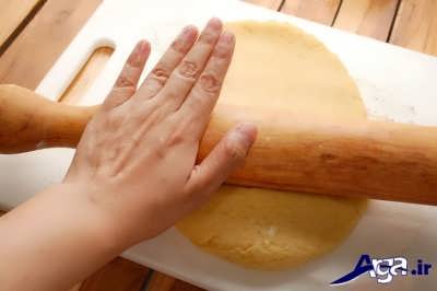 باز کردن خمیر بیسکویت کره ای با وردنه نانوایی 