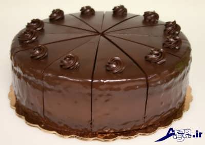 تزیین کیک شکلاتی با روکش شکلاتی 