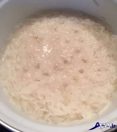 پختن برنج برای تهیه کوفته ساده 