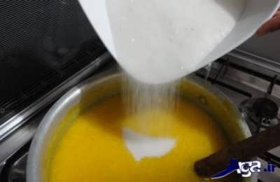 اضافه کردن شکر به شله زرد 
