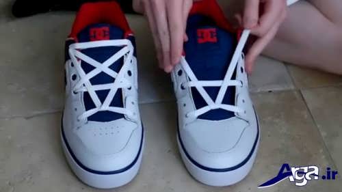 آموزش بستن بند کفش اسپرت سفید 