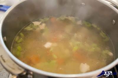 طرز تهیه سوپ پای مرغ با سبزیجات