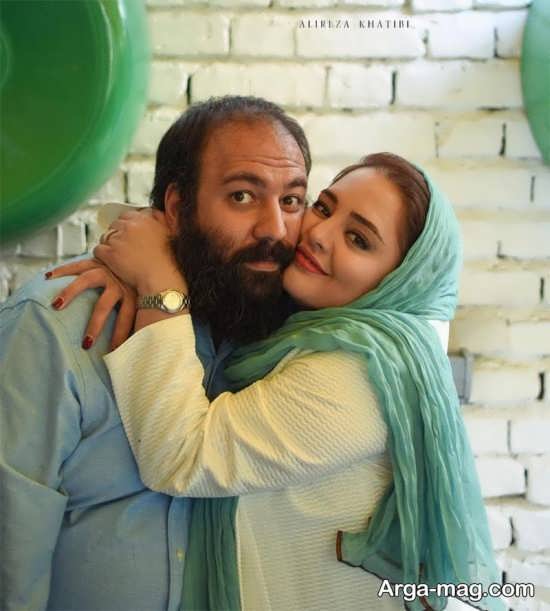 علی اوجی در آغوش همسرش