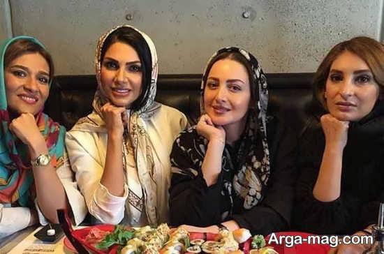 بازیگر زن ایرانی و دوستانش در رستوران