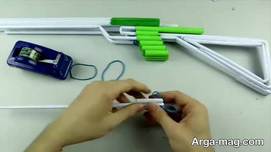 ساخت کاردستی تفنگ با کاغذ رنگی و کش 
