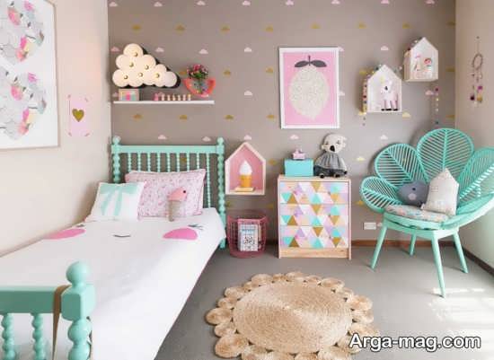 چینش اتاق نوزاد دختر با ترکیب رنگهای مختلف 