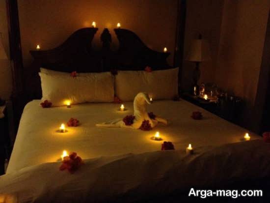 تزیین اتاق خواب با گل و شمع های تزیین 