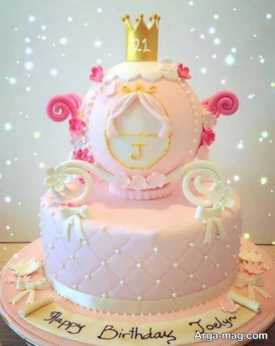 تزیین کیک تولد به شکل کالسکه برای تم تولد پرنسسی 