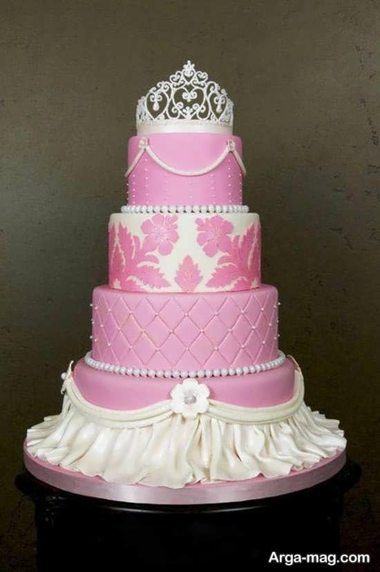 کیک چند طبقه زیبا و خوشرنگ برای تولد با تم پرنسسی 