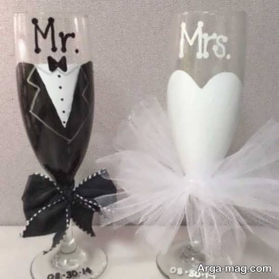 طراحی جام های نوشیدنی با لباس عروس و داماد در خلاقیت در مراسم عروسی 
