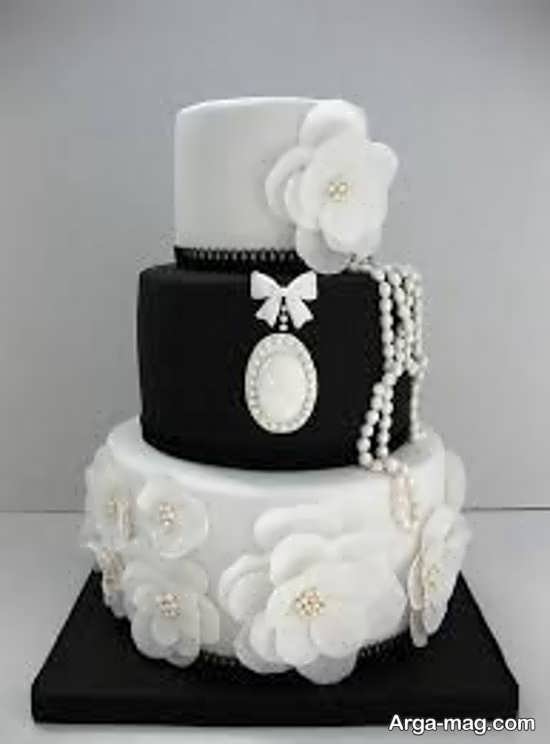 کیک سه طبقه سیاه و سفید 