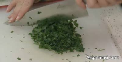 خرد کردن سبزی جهت تهیه آش چغندر