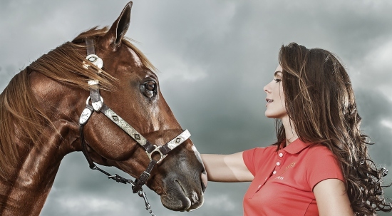 عکس پروفایل دخترانه شیک با اسب
