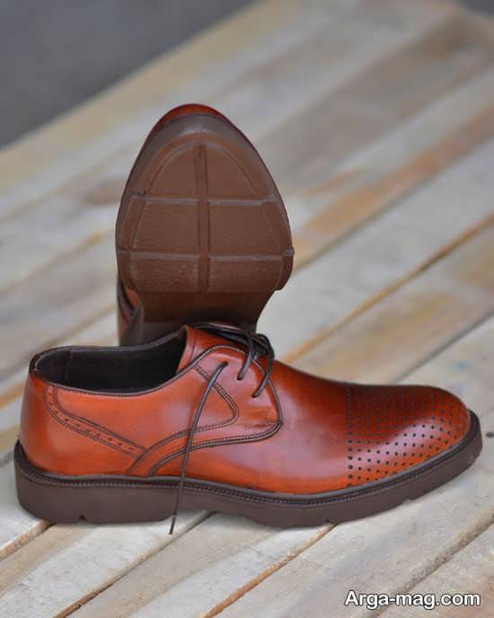 نمونه مدل کفش چرم مردانه با رنگ خاص 