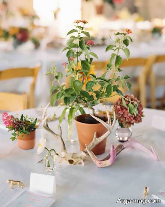 طراحی جذاب میز شام عروسی با گل 