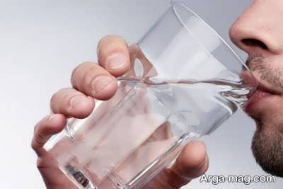 نوشیدن آب روش رفع پیچیدگی روده