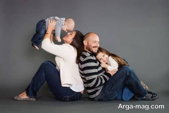 ژست زیبا و ساده برای عکس خانوادگی 