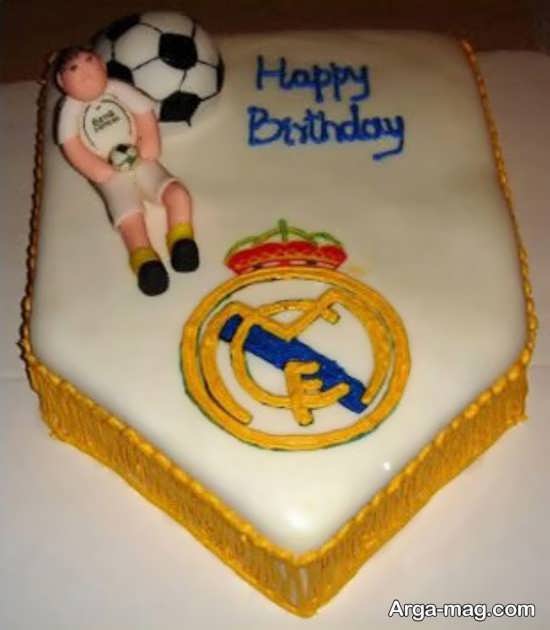 کیک با تزیین فوتبالی