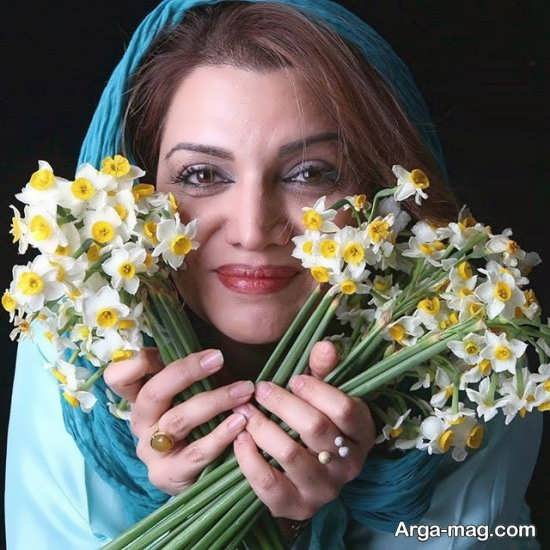 گلهای زیبای نرگس در دستان الهام پاوه نژاد