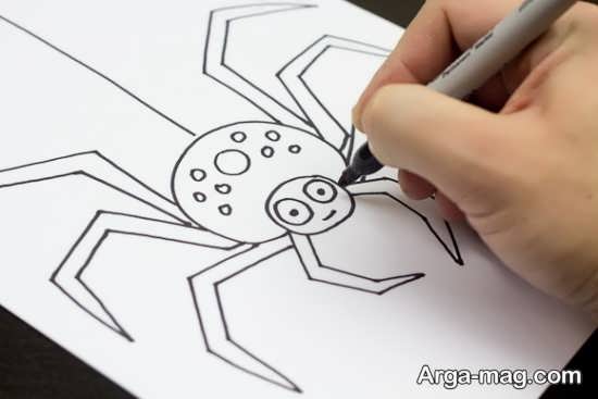 نقاشی عنکبوت با طرح کودکانه