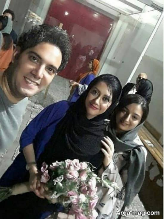 سلفی امیر علی نبویان و همسرش در میان هواداران