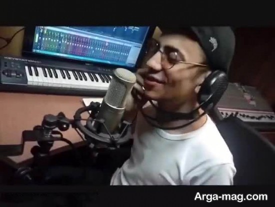 محسن ابراهیم زاده در حال ضبط موسیقی