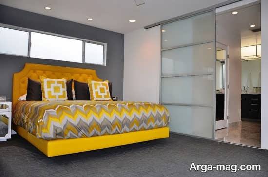 طراحی زیبای اتاق با تم خاکستری-زرد