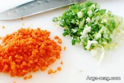 خرد کردن هویج و پیازچه 