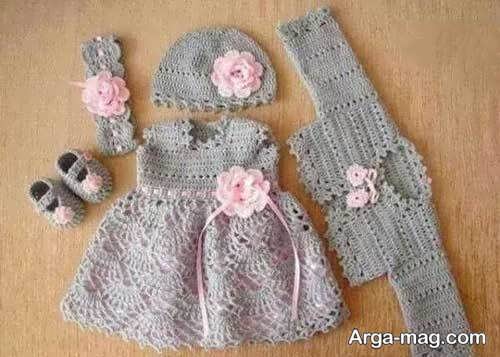 تزیین ست لباس نوزاد بافتنی 