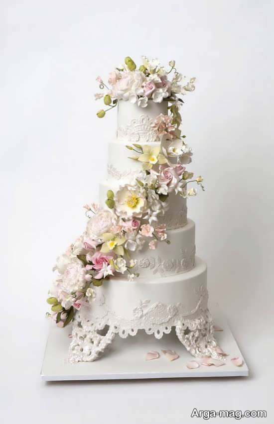 تزیین زیبا کیک عروسی با گل 