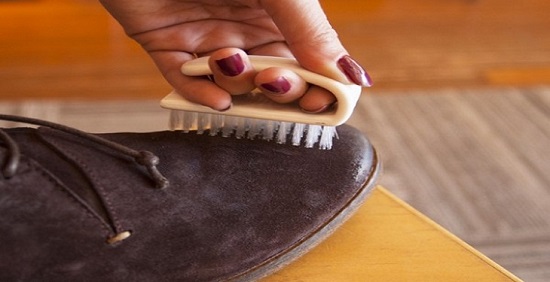 روش تمیز کردن کفش جیر