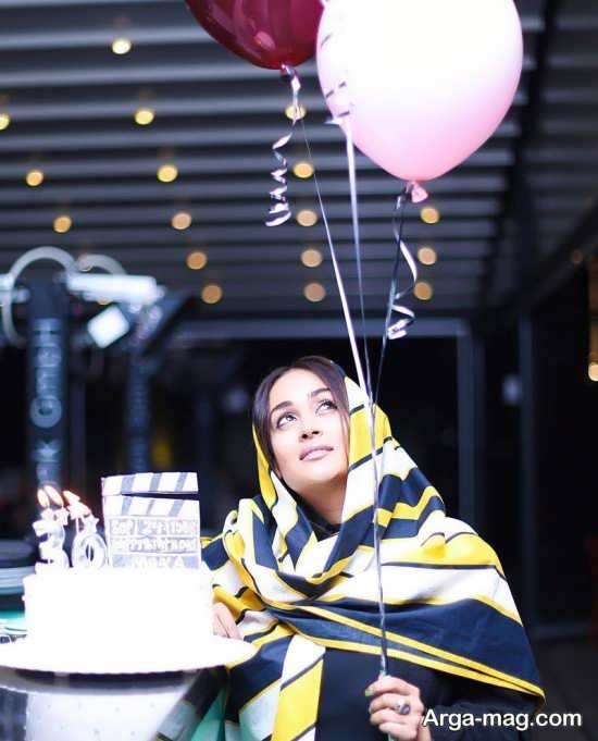 تیپ جذاب مونا شناس در جشن تولدش