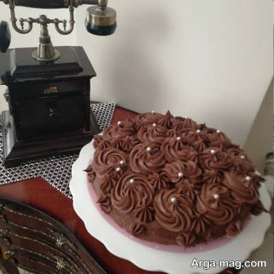 تزیین کیک با خامه شکلاتی 