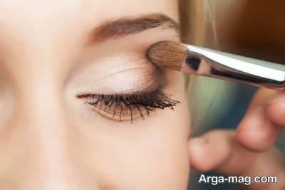 مراحل ساده برای آرایش کردن چشم های گود 