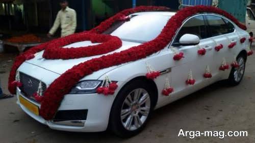 تزیین ماشین عروس با گل قرمز 