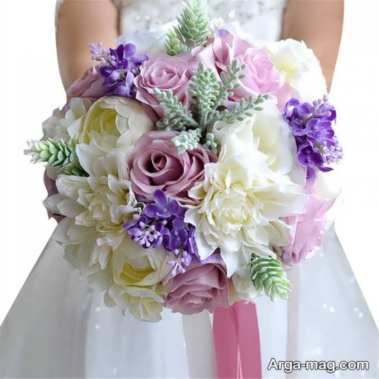 تزیین دسته گل مصنوعی برای عروس