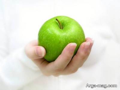 مصرف یک عدد سیب به منظور افزایش انرژی در بدن