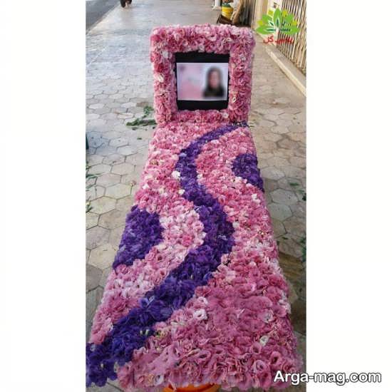 تزئینات زیبای سنگ مزار با گل 