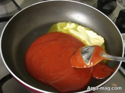 سرخ کردن رب گوجه فرنگی 