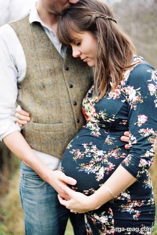 ژست عکس بارداری دو نفره در کنار همسر شیک و رمانتیک
