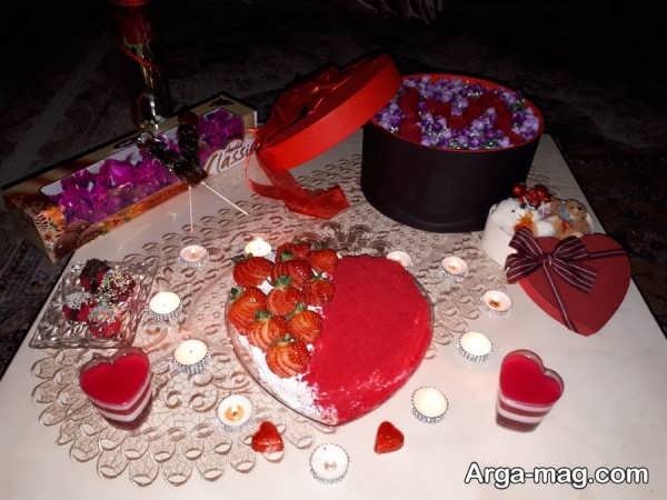 تزیینات میز تولد عاشقانه با طراحی ساده